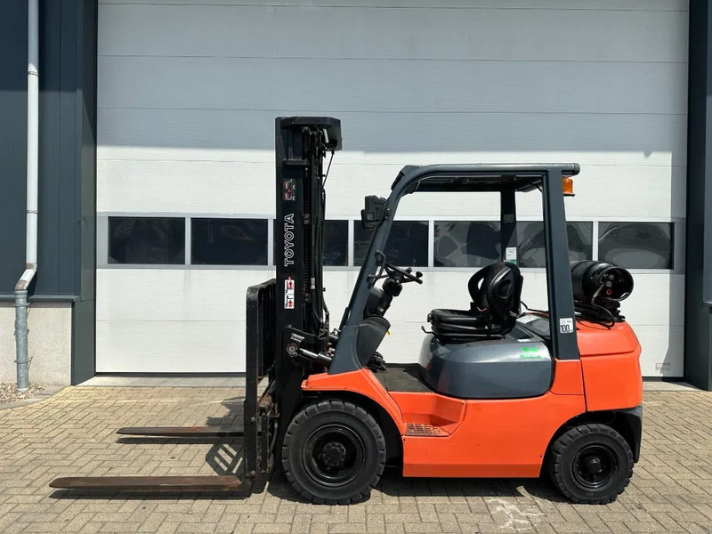 Toyota 2.5 ton Triplex Freelift Sideshift LPG Heftruck - Gaasitõstuk: pilt 2 Toyota 2.5 ton Triplex Freelift Sideshift LPG Heftruck - Gaasitõstuk: pilt 2