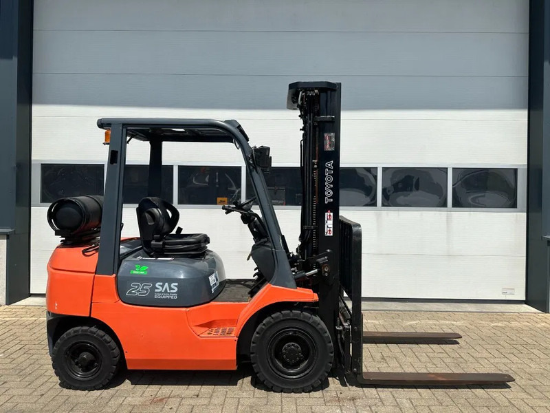 Toyota 2.5 ton Triplex Freelift Sideshift LPG Heftruck - Gaasitõstuk: pilt 1 Toyota 2.5 ton Triplex Freelift Sideshift LPG Heftruck - Gaasitõstuk: pilt 1