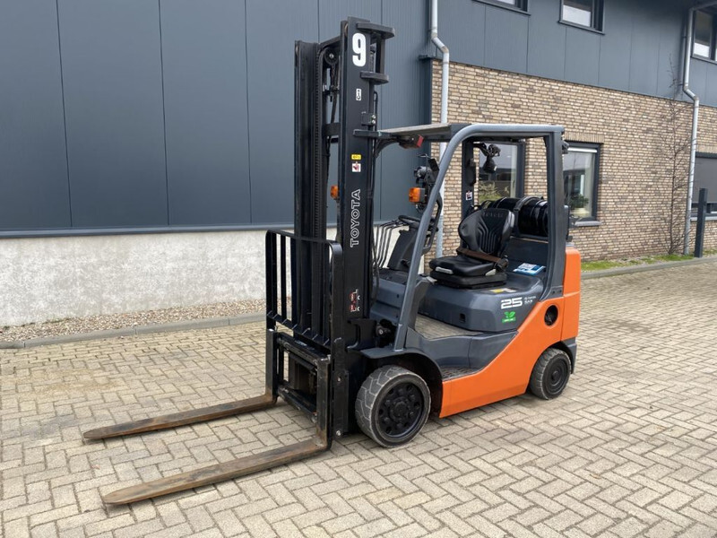Toyota 8FGCU25 2.5 ton Duplex Sideshift LPG Heftruck - Gaasitõstuk: pilt 3 Toyota 8FGCU25 2.5 ton Duplex Sideshift LPG Heftruck - Gaasitõstuk: pilt 3