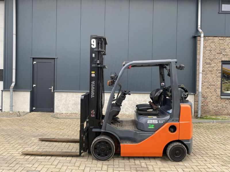 Toyota 8FGCU25 2.5 ton Duplex Sideshift LPG Heftruck - Gaasitõstuk: pilt 1 Toyota 8FGCU25 2.5 ton Duplex Sideshift LPG Heftruck - Gaasitõstuk: pilt 1
