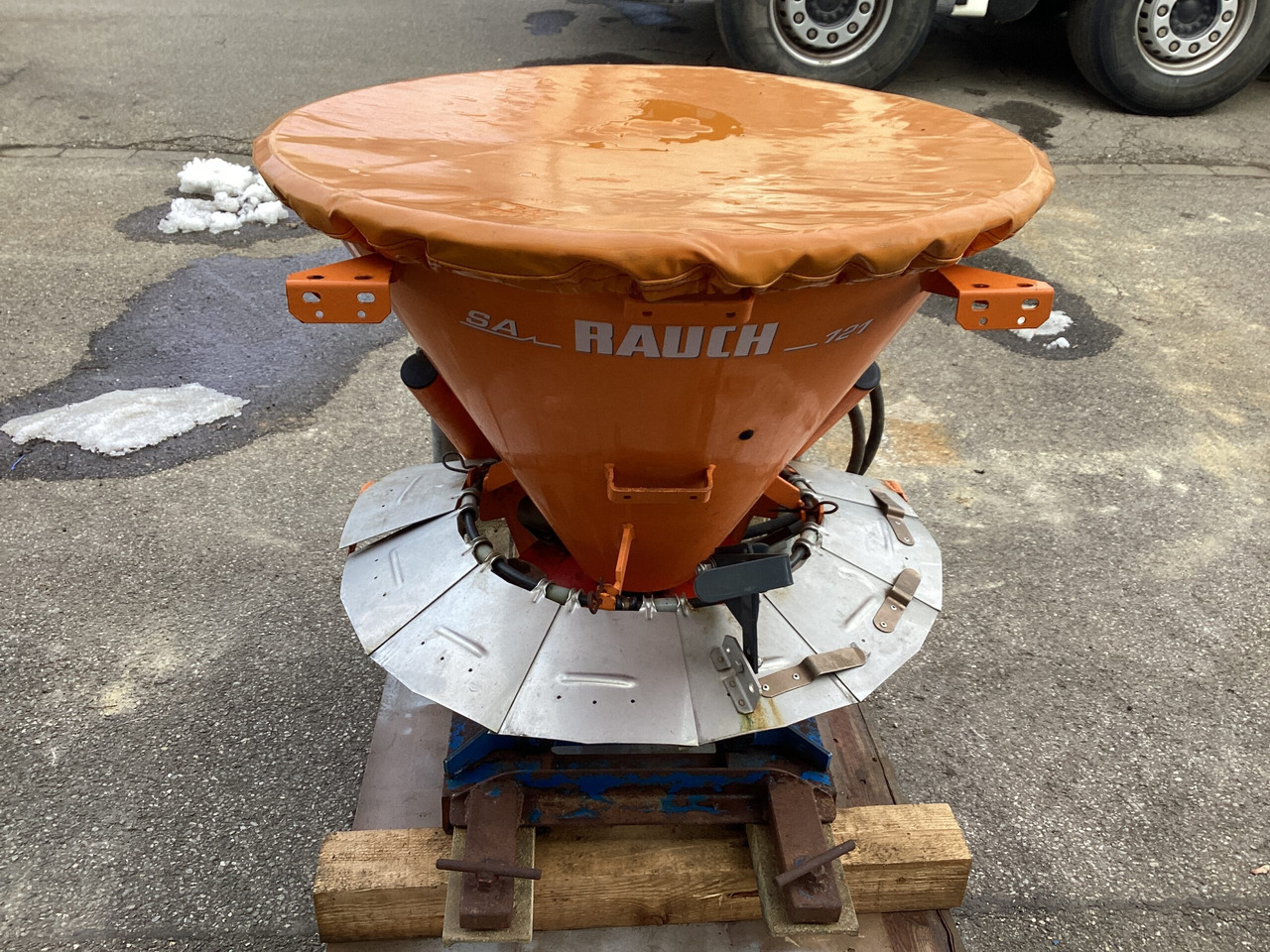 Rauch SA121R Typ4 - Liiva-/ Soolajaotur: pilt 1 Rauch SA121R Typ4 - Liiva-/ Soolajaotur: pilt 1