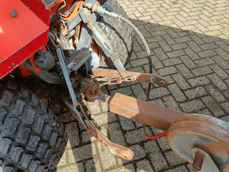 Puksiirtraktor Kubota B2410 met Nimos Kipper: pilt 13