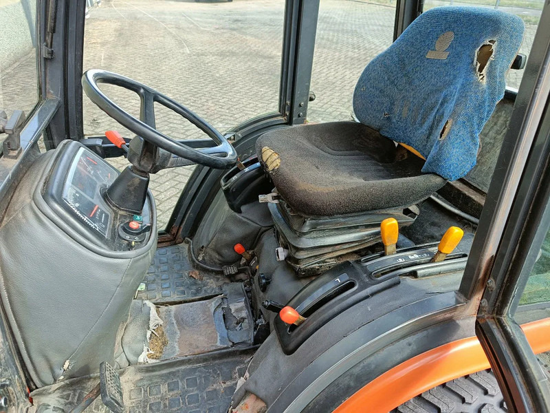 Puksiirtraktor Kubota B2410 met Nimos Kipper: pilt 7