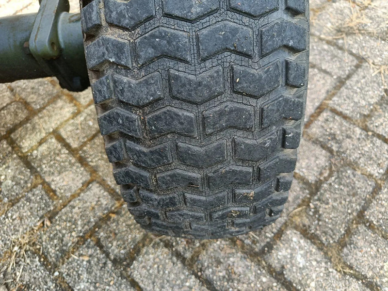 Puksiirtraktor Kubota B2410 met Nimos Kipper: pilt 15