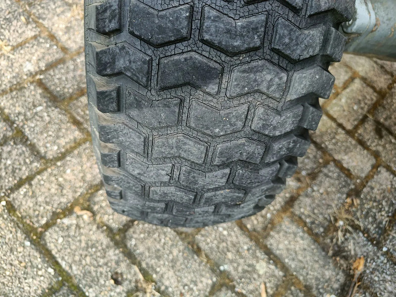 Puksiirtraktor Kubota B2410 met Nimos Kipper: pilt 14