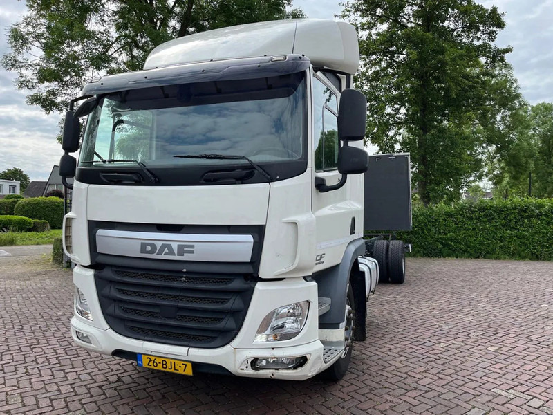 DAF CF 260 CF 260 FA CHASSIS CABINE EURO 6 - Kabiinišassiiga veoauto: pilt 2 DAF CF 260 CF 260 FA CHASSIS CABINE EURO 6 - Kabiinišassiiga veoauto: pilt 2