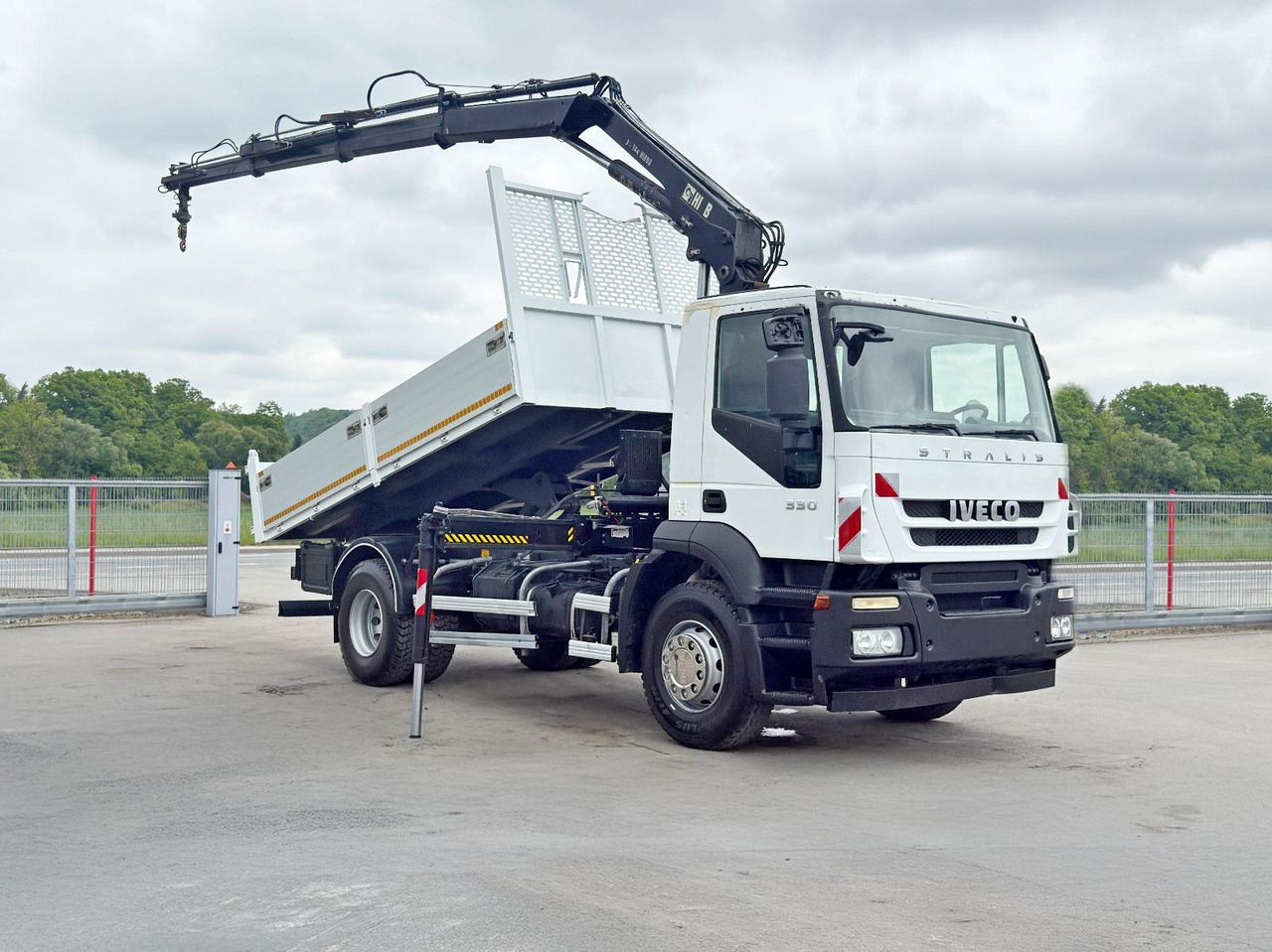 Iveco STRALIS 330 *HIAB 144 BS-3 HIDUO* TOPZUSTAND - Kallurauto, Kraanaga veoauto: pilt 2 Iveco STRALIS 330 *HIAB 144 BS-3 HIDUO* TOPZUSTAND - Kallurauto, Kraanaga veoauto: pilt 2