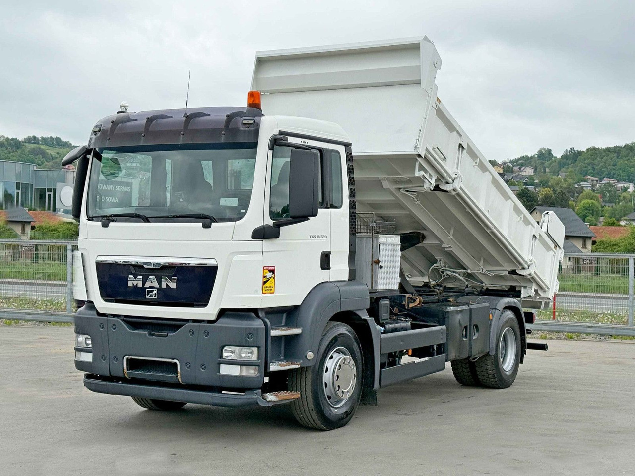 MAN TGS 18.320 * KIPPER 4,95m + BORDMATIC*TOPZUSTAND - Kallurauto, Kraanaga veoauto: pilt 1 MAN TGS 18.320 * KIPPER 4,95m + BORDMATIC*TOPZUSTAND - Kallurauto, Kraanaga veoauto: pilt 1