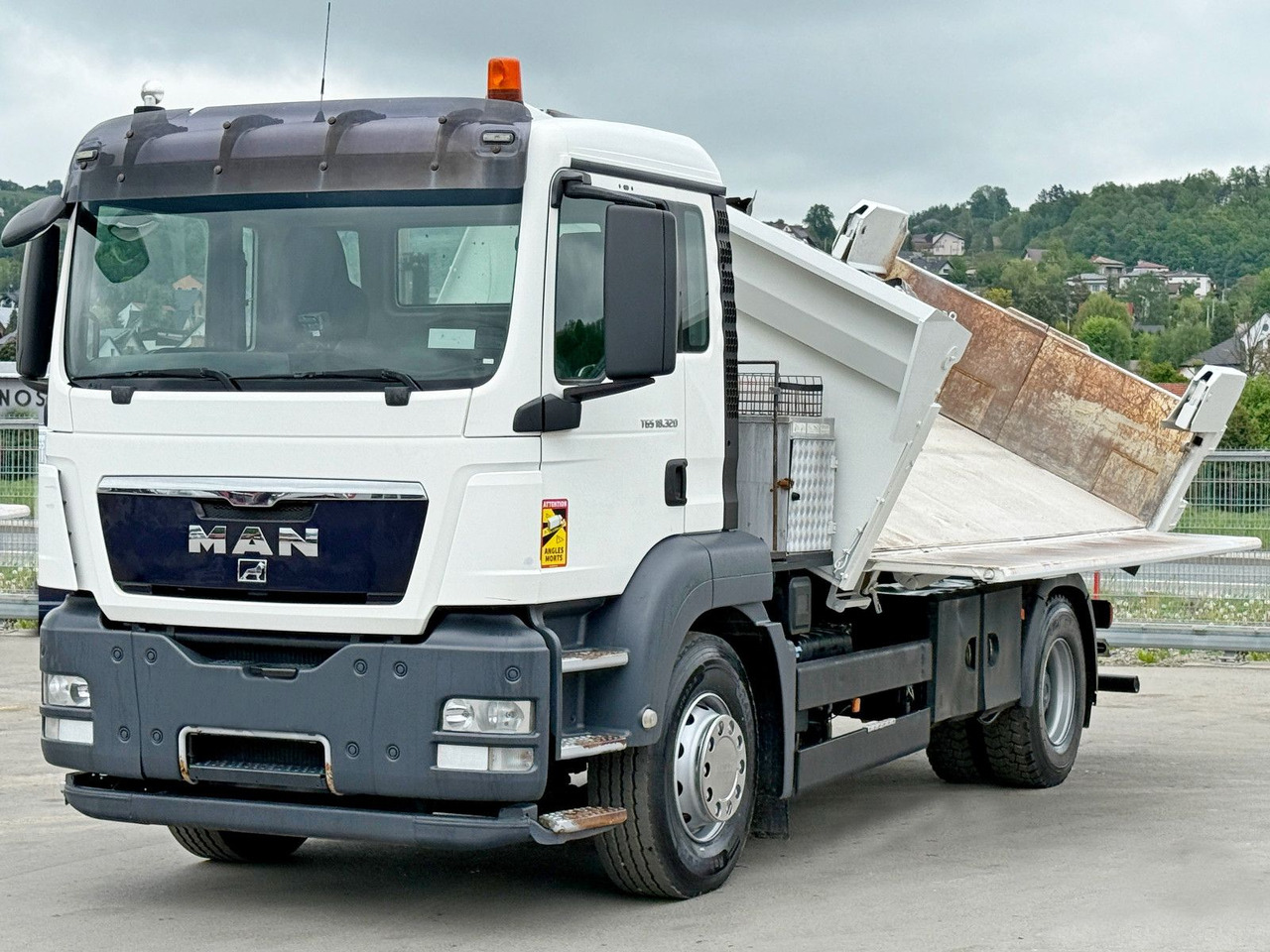 MAN TGS 18.320 * KIPPER 4,95m + BORDMATIC*TOPZUSTAND - Kallurauto, Kraanaga veoauto: pilt 4 MAN TGS 18.320 * KIPPER 4,95m + BORDMATIC*TOPZUSTAND - Kallurauto, Kraanaga veoauto: pilt 4