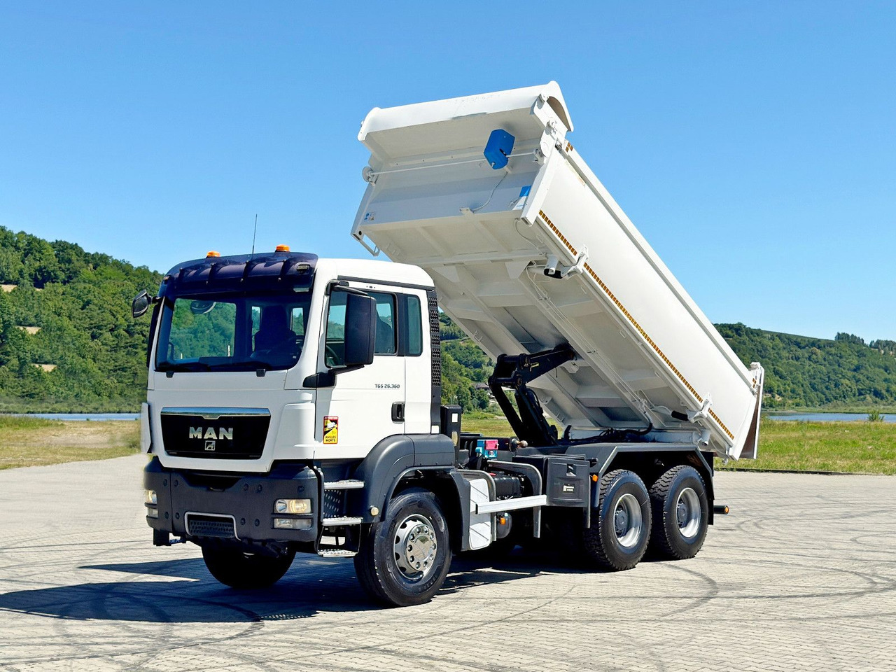 MAN TGS 26.360 Kipper 5,20 m + BORDMATIC / 6x4 - Kallurauto, Kraanaga veoauto: pilt 2 MAN TGS 26.360 Kipper 5,20 m + BORDMATIC / 6x4 - Kallurauto, Kraanaga veoauto: pilt 2