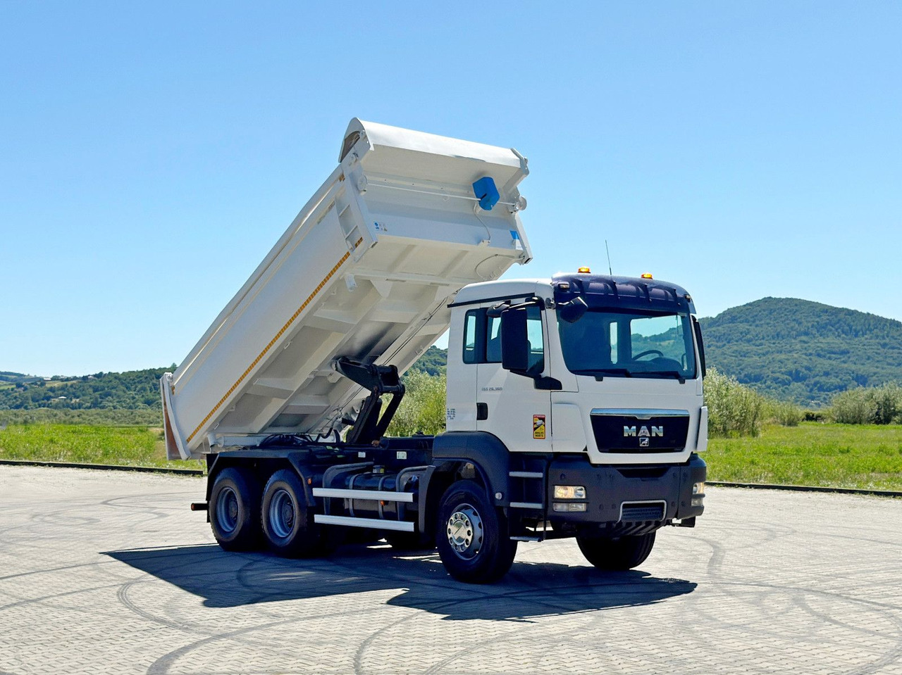 MAN TGS 26.360 Kipper 5,20 m + BORDMATIC / 6x4 - Kallurauto, Kraanaga veoauto: pilt 1 MAN TGS 26.360 Kipper 5,20 m + BORDMATIC / 6x4 - Kallurauto, Kraanaga veoauto: pilt 1
