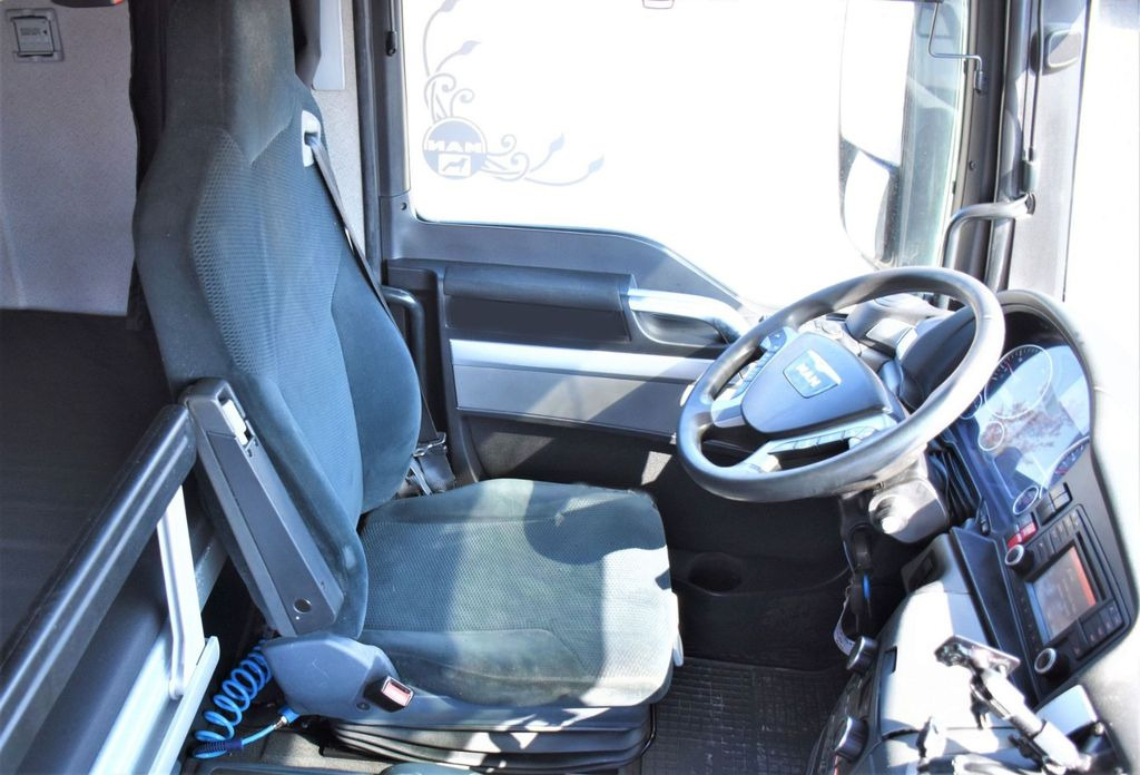 Interior photo 2: Kraanaga veoauto MAN TGX 26.440 Pritsche 6,60 m* ATLAS 125.2V-A12VB MAN TGX 26.440 Pritsche 6,60 m* ATLAS 125.2V-A12VB