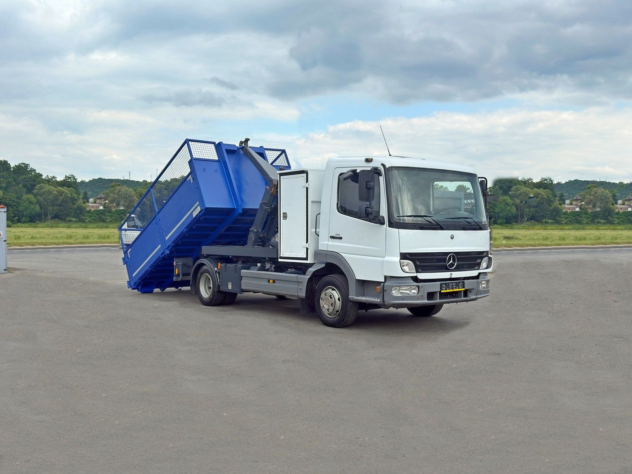 Mercedes-Benz 815 * Abrollkipper + CONTAINER 3,68 m * TOP - Konkstõstukiga veoauto: pilt 2 Mercedes-Benz 815 * Abrollkipper + CONTAINER 3,68 m * TOP - Konkstõstukiga veoauto: pilt 2
