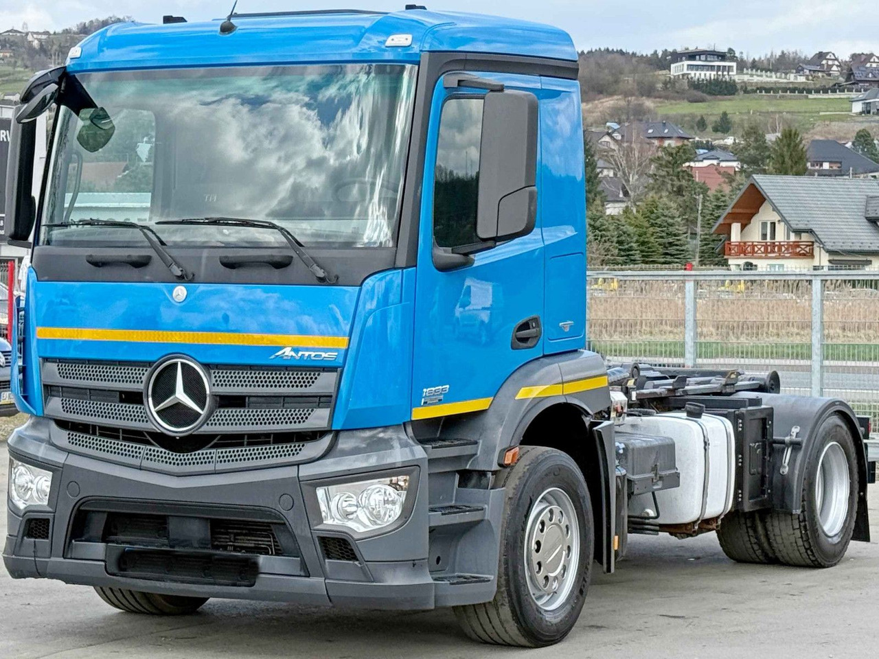 Mercedes-Benz ANTOS 1833 Abrollkipper * Top Zustand! - Konkstõstukiga veoauto: pilt 4 Mercedes-Benz ANTOS 1833 Abrollkipper * Top Zustand! - Konkstõstukiga veoauto: pilt 4