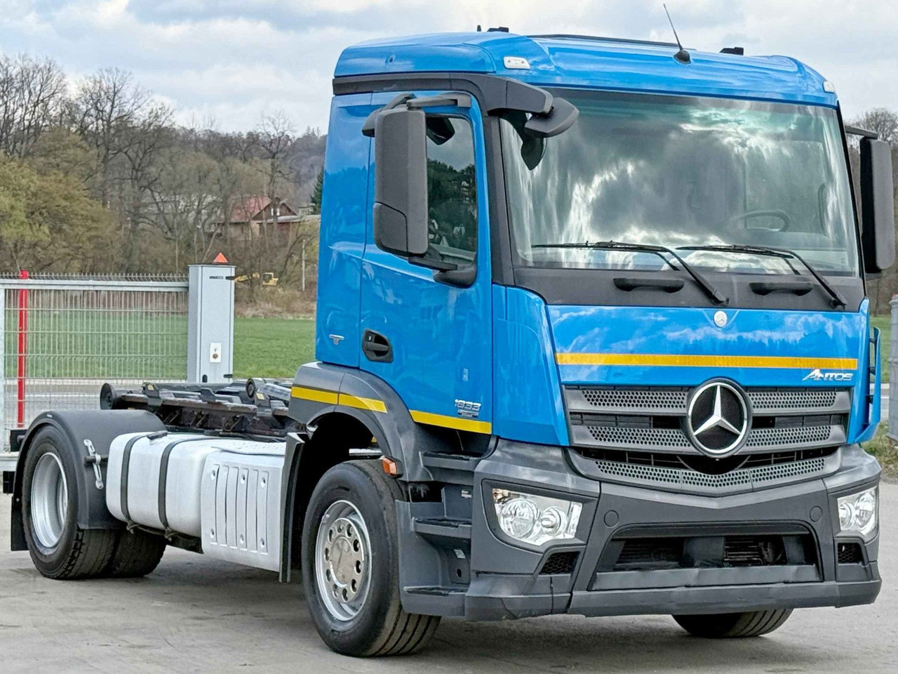 Mercedes-Benz ANTOS 1833 Abrollkipper * Top Zustand! - Konkstõstukiga veoauto: pilt 3 Mercedes-Benz ANTOS 1833 Abrollkipper * Top Zustand! - Konkstõstukiga veoauto: pilt 3