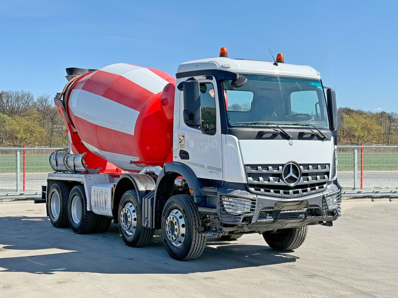 Mercedes-Benz AROCS 3240 * Betonmischer * 8x4 * TOPZUSTAND - Autobetoonisegisti: pilt 1 Mercedes-Benz AROCS 3240 * Betonmischer * 8x4 * TOPZUSTAND - Autobetoonisegisti: pilt 1
