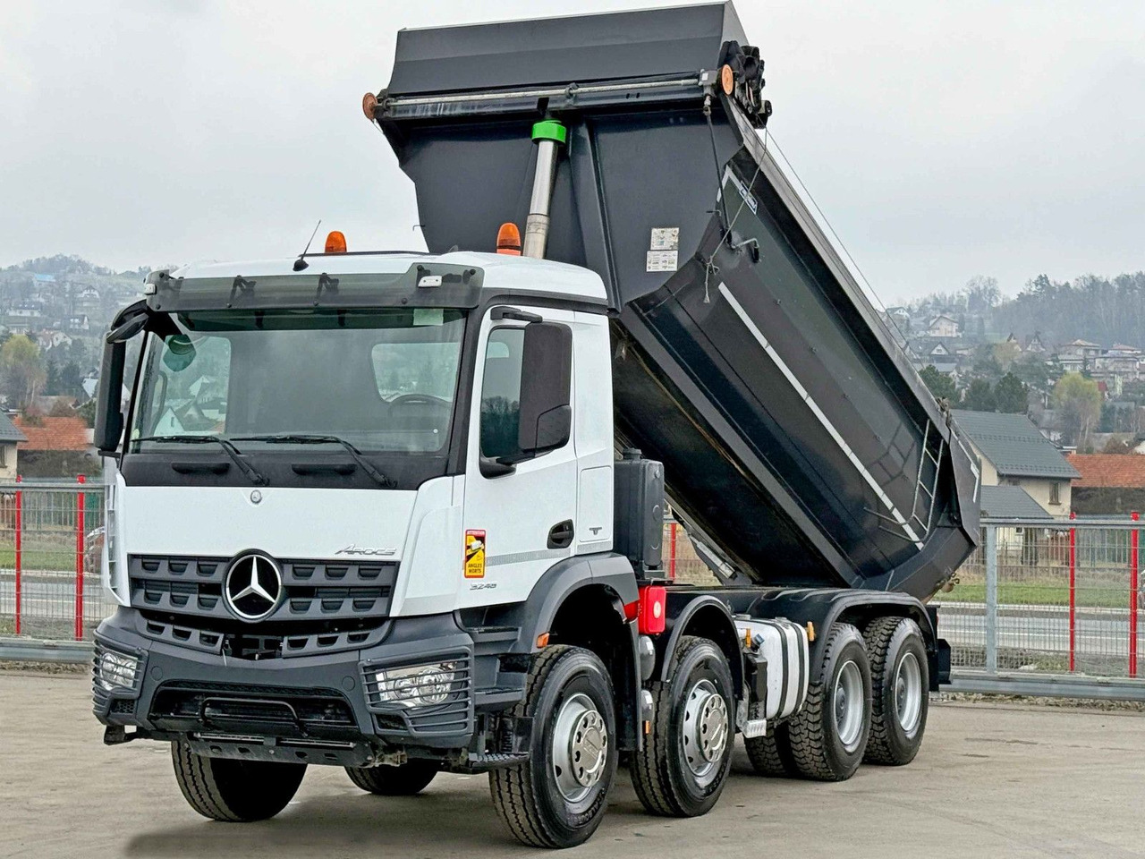 Mercedes-Benz AROCS 3246* KIPPER / 8x4 * TOPZUSTAND - Kallurauto: pilt 3 Mercedes-Benz AROCS 3246* KIPPER / 8x4 * TOPZUSTAND - Kallurauto: pilt 3