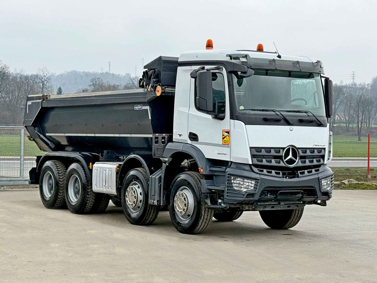 Mercedes-Benz AROCS 3246* KIPPER / 8x4 * TOPZUSTAND - Kallurauto: pilt 2 Mercedes-Benz AROCS 3246* KIPPER / 8x4 * TOPZUSTAND - Kallurauto: pilt 2