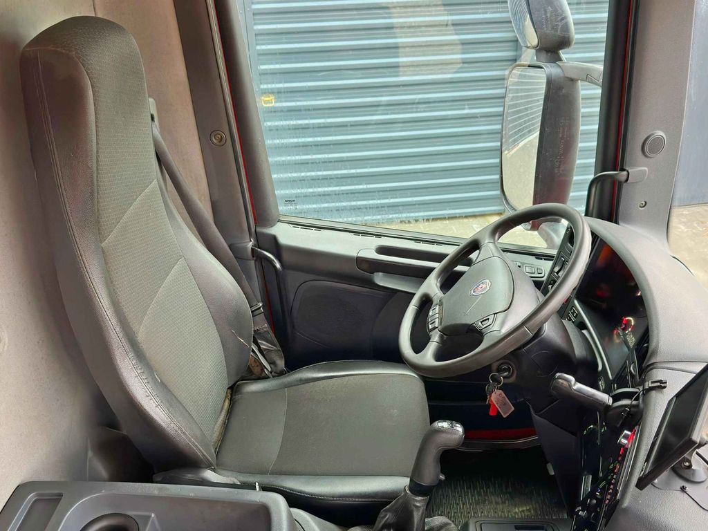 Interior photo 2: Kraanaga veoauto, Madelveok/ Platvormveok Scania P 280 * HIAB 122 E - 2 HIDUO + FUNK* TOPZUSTAND Scania P 280 * HIAB 122 E - 2 HIDUO + FUNK* TOPZUSTAND Interior photo 2: Kraanaga veoauto, Madelveok/ Platvormveok Scania P 280 * HIAB 122 E - 2 HIDUO + FUNK* TOPZUSTAND Scania P 280 * HIAB 122 E - 2 HIDUO + FUNK* TOPZUSTAND