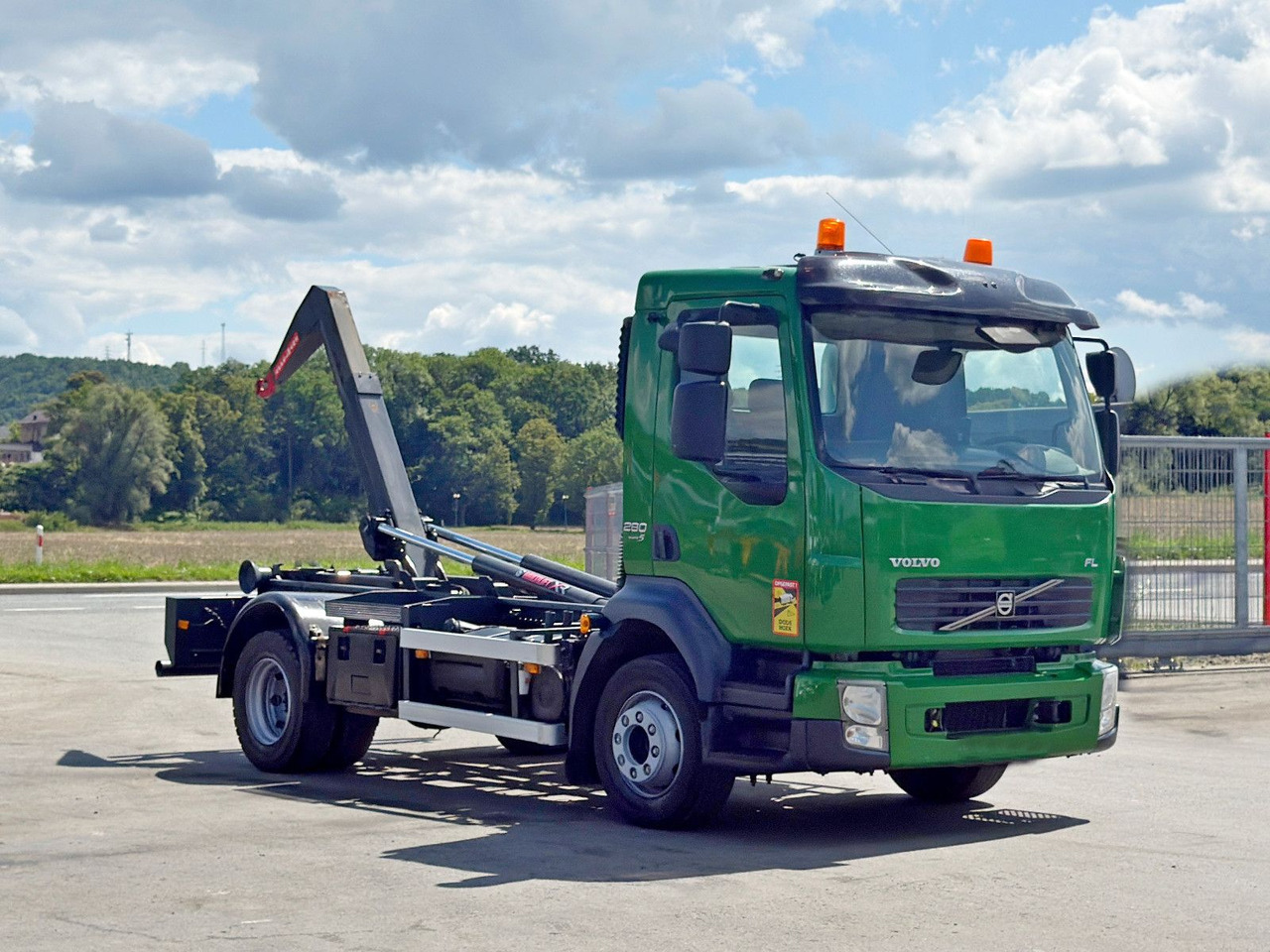 Volvo FL 280 * Abrollkipper * TOPZUSTAND - Konkstõstukiga veoauto: pilt 2 Volvo FL 280 * Abrollkipper * TOPZUSTAND - Konkstõstukiga veoauto: pilt 2