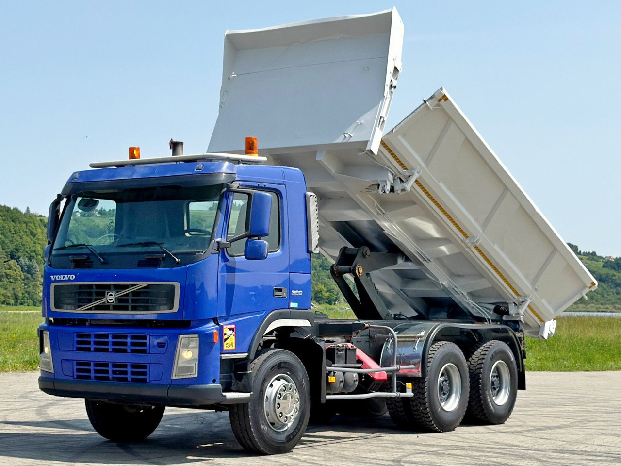 Volvo FM 380 Kipper 5,20 m + BORDMATIC / 6x4 - Kallurauto, Kraanaga veoauto: pilt 3 Volvo FM 380 Kipper 5,20 m + BORDMATIC / 6x4 - Kallurauto, Kraanaga veoauto: pilt 3