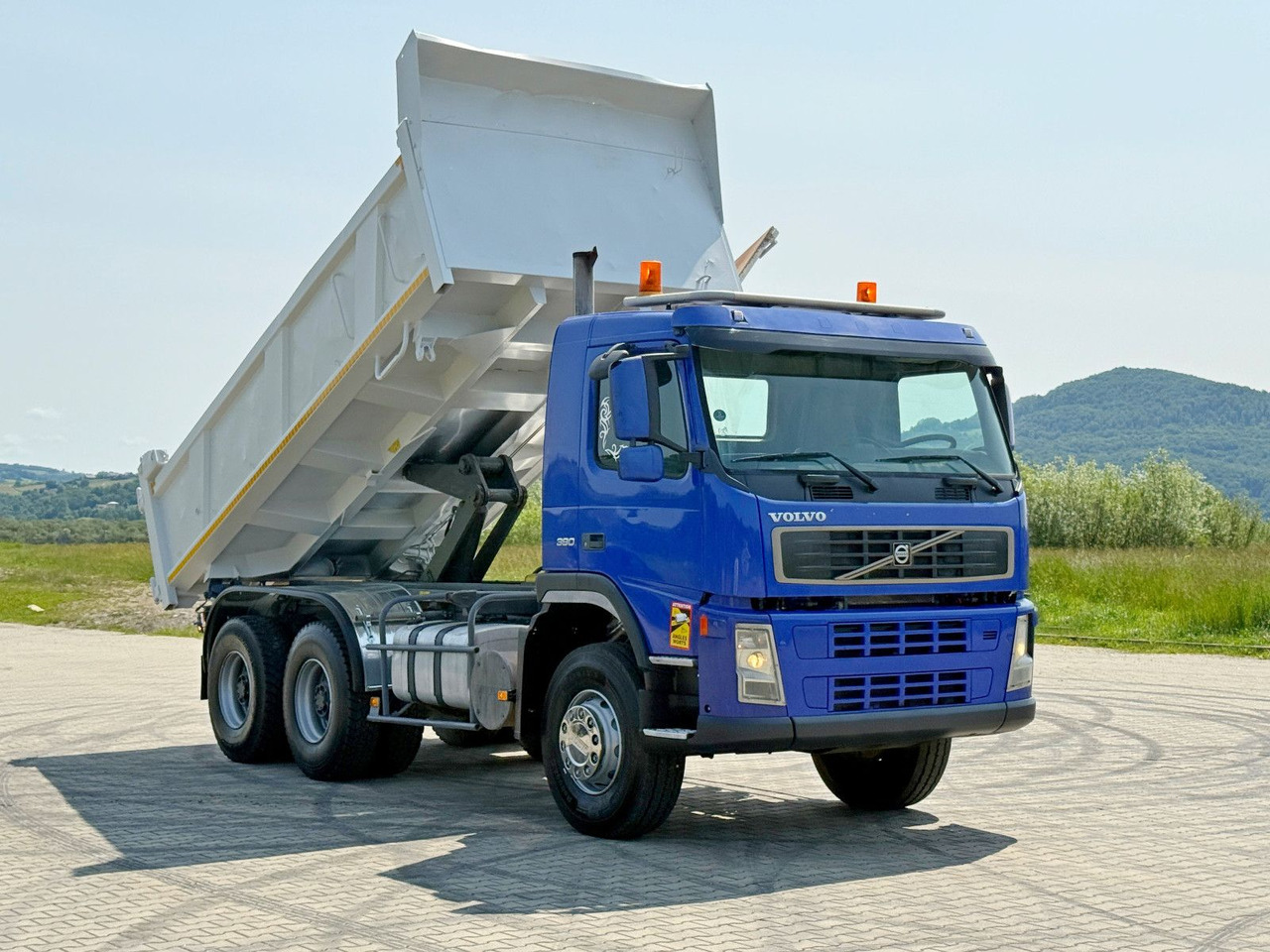 Volvo FM 380 Kipper 5,20 m + BORDMATIC / 6x4 - Kallurauto, Kraanaga veoauto: pilt 1 Volvo FM 380 Kipper 5,20 m + BORDMATIC / 6x4 - Kallurauto, Kraanaga veoauto: pilt 1