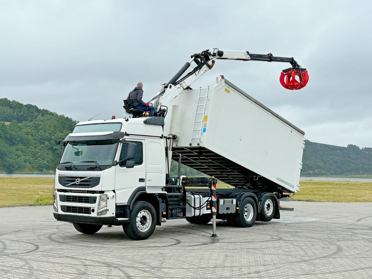 Volvo FM 420 Kipper 6,20 m * EPSILON Q150L75 *TOP - Kallurauto, Kraanaga veoauto: pilt 2 Volvo FM 420 Kipper 6,20 m * EPSILON Q150L75 *TOP - Kallurauto, Kraanaga veoauto: pilt 2