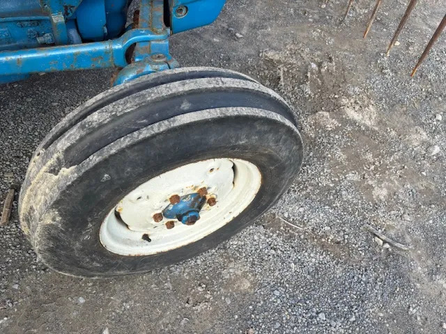 FORD 3600 C/W FRONT LOADER - Traktor: pilt 4 FORD 3600 C/W FRONT LOADER - Traktor: pilt 4