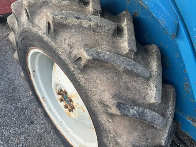 FORD 3600 C/W FRONT LOADER - Traktor: pilt 5 FORD 3600 C/W FRONT LOADER - Traktor: pilt 5