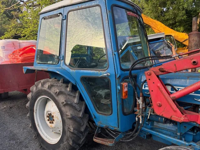 FORD 3600 C/W FRONT LOADER - Traktor: pilt 3 FORD 3600 C/W FRONT LOADER - Traktor: pilt 3