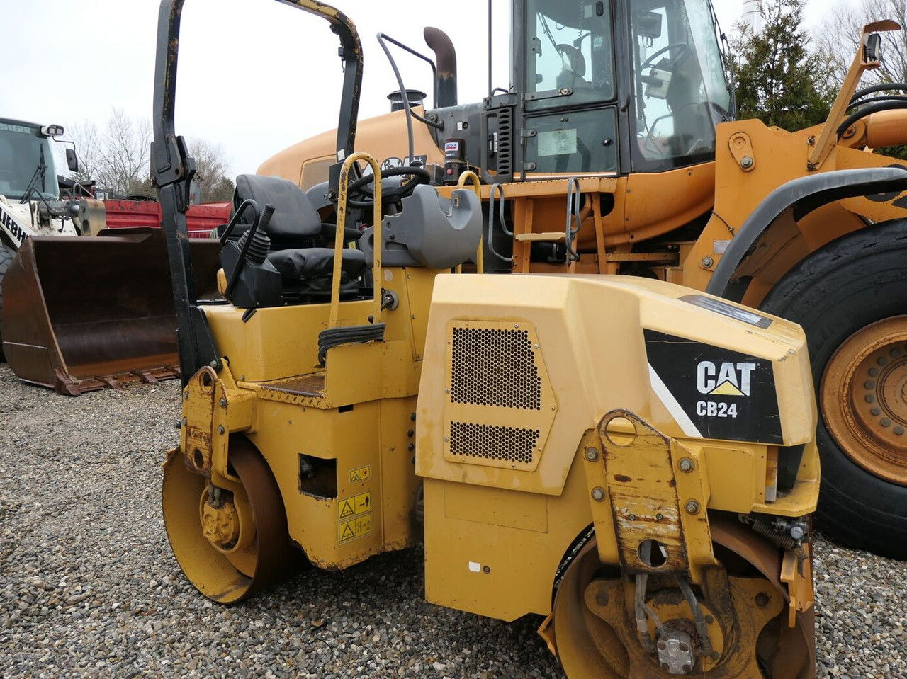 Caterpillar CB24 XT - Teerull: pilt 1 Caterpillar CB24 XT - Teerull: pilt 1