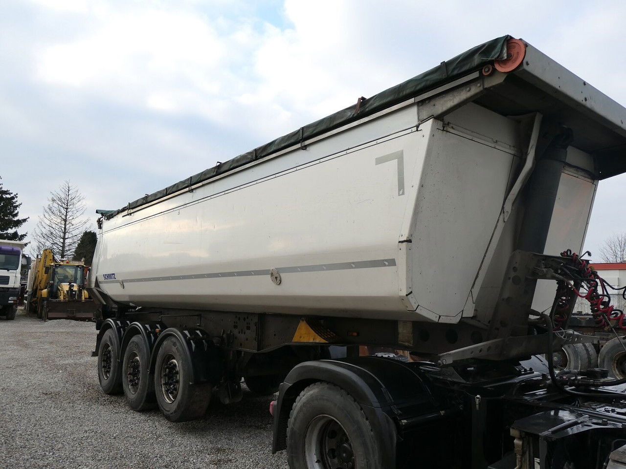 Schmitz Cargobull SGF S3 - Kallur-poolhaagis: pilt 1 Schmitz Cargobull SGF S3 - Kallur-poolhaagis: pilt 1