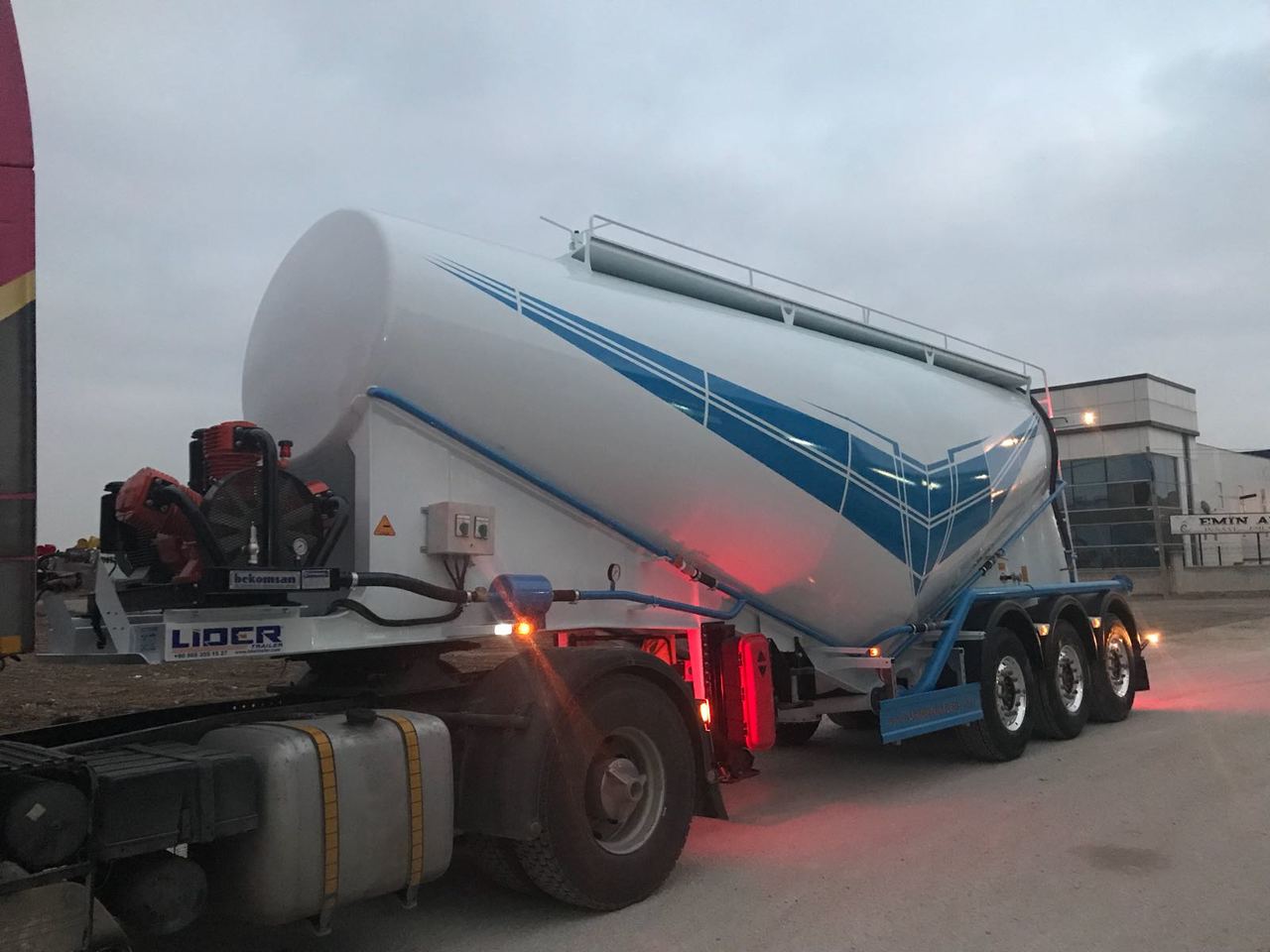Uus Tsistern poolhaagis transporditavad ained tsement LIDER 2025  MODEL NEW CEMENT TANKER: pilt 8