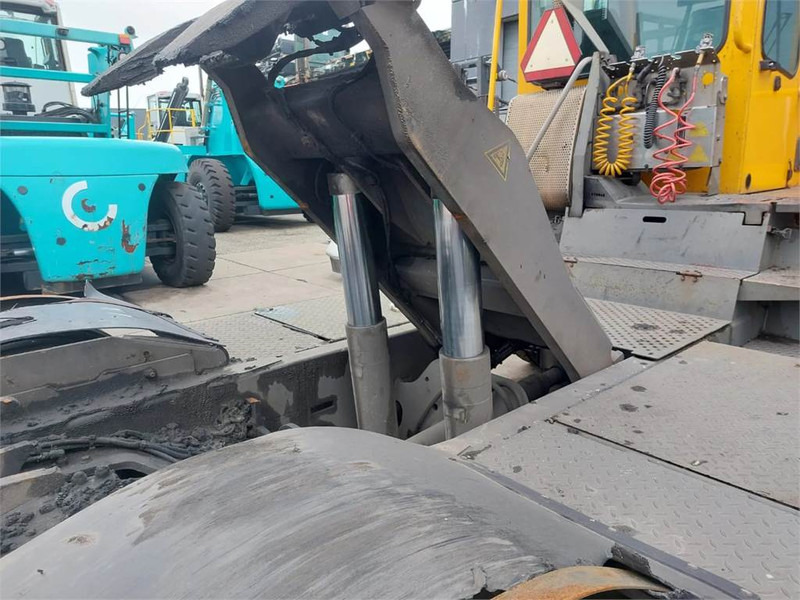 Laotraktor Terberg YT182: pilt 10