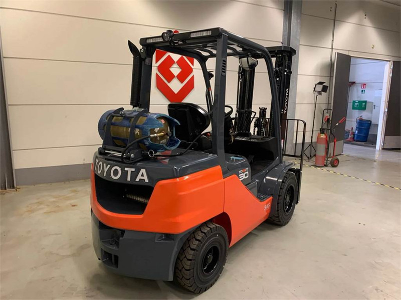 Toyota 02-8FGF30 - Gaasitõstuk: pilt 2 Toyota 02-8FGF30 - Gaasitõstuk: pilt 2