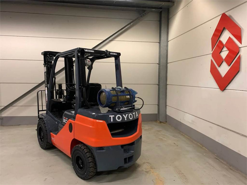 Toyota 02-8FGF30 - Gaasitõstuk: pilt 4 Toyota 02-8FGF30 - Gaasitõstuk: pilt 4