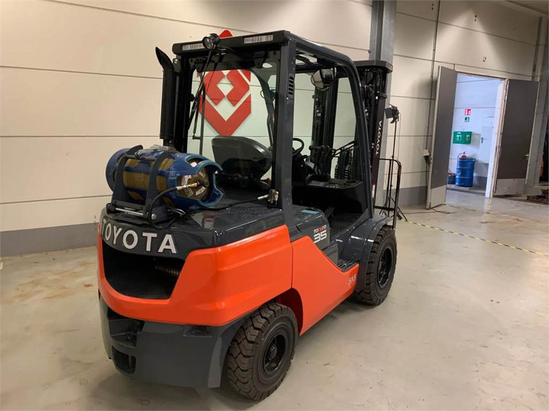 Toyota 02-8FGJF35 - Gaasitõstuk: pilt 3 Toyota 02-8FGJF35 - Gaasitõstuk: pilt 3