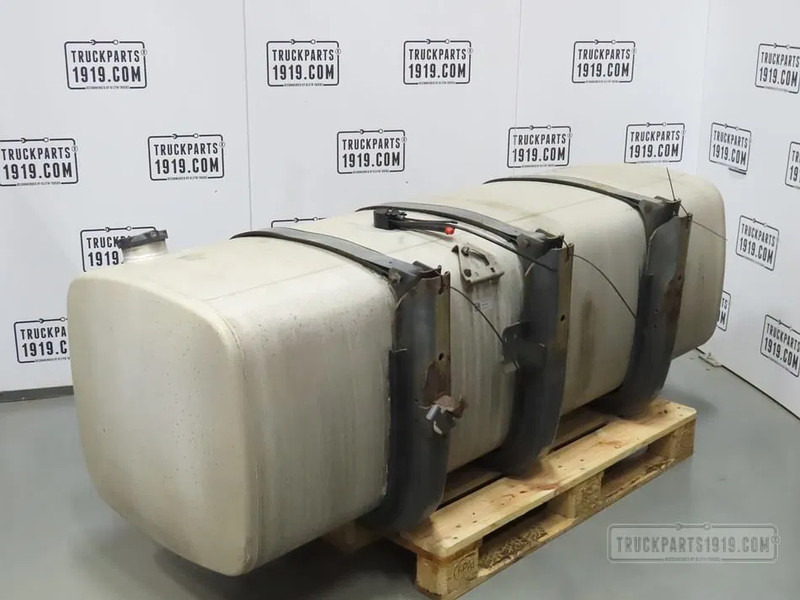 DAF 1673119 Brandstoftank + steunen 750L - Kütusepaak - Veoauto: pilt 2 DAF 1673119 Brandstoftank + steunen 750L - Kütusepaak - Veoauto: pilt 2