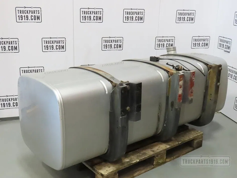 DAF 2198086 Brandstoftank + steunen 750L D - Kütusepaak - Veoauto: pilt 2 DAF 2198086 Brandstoftank + steunen 750L D - Kütusepaak - Veoauto: pilt 2