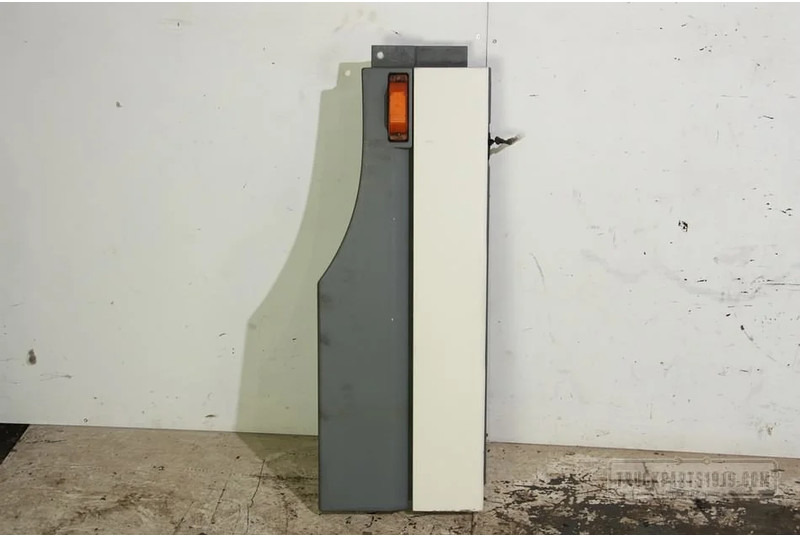 DAF XF Body & Chassis Parts DAF XF Opstapbakplaat li. - Pealisehitus ja välispind - Veoauto: pilt 1 DAF XF Body & Chassis Parts DAF XF Opstapbakplaat li. - Pealisehitus ja välispind - Veoauto: pilt 1