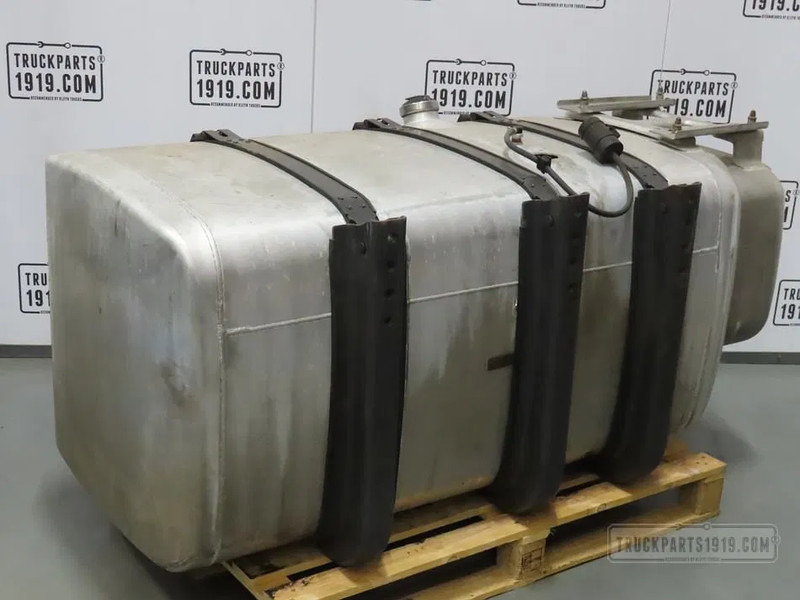 Scania 2532047 Brandstoftank + steunen 710L - Kütusepaak - Veoauto: pilt 2 Scania 2532047 Brandstoftank + steunen 710L - Kütusepaak - Veoauto: pilt 2