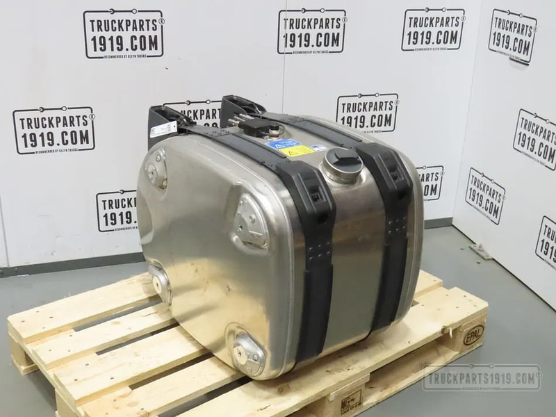 Scania 2713474 Brandstoftank + steunen 165L - Kütusepaak - Veoauto: pilt 1 Scania 2713474 Brandstoftank + steunen 165L - Kütusepaak - Veoauto: pilt 1