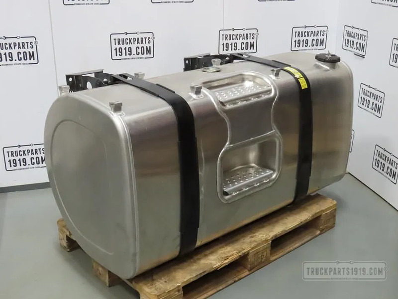 Volvo 21335679 Brandstoftank + steunen 550L - Kütusepaak - Veoauto: pilt 1 Volvo 21335679 Brandstoftank + steunen 550L - Kütusepaak - Veoauto: pilt 1