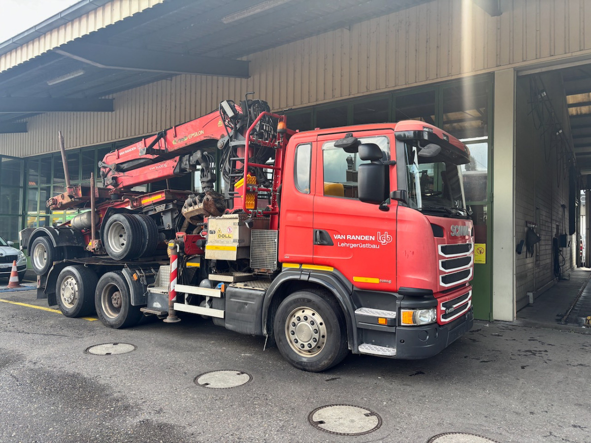 SCANIA G490 6x2 - Metsaveok, Kraanaga veoauto: pilt 1 SCANIA G490 6x2 - Metsaveok, Kraanaga veoauto: pilt 1