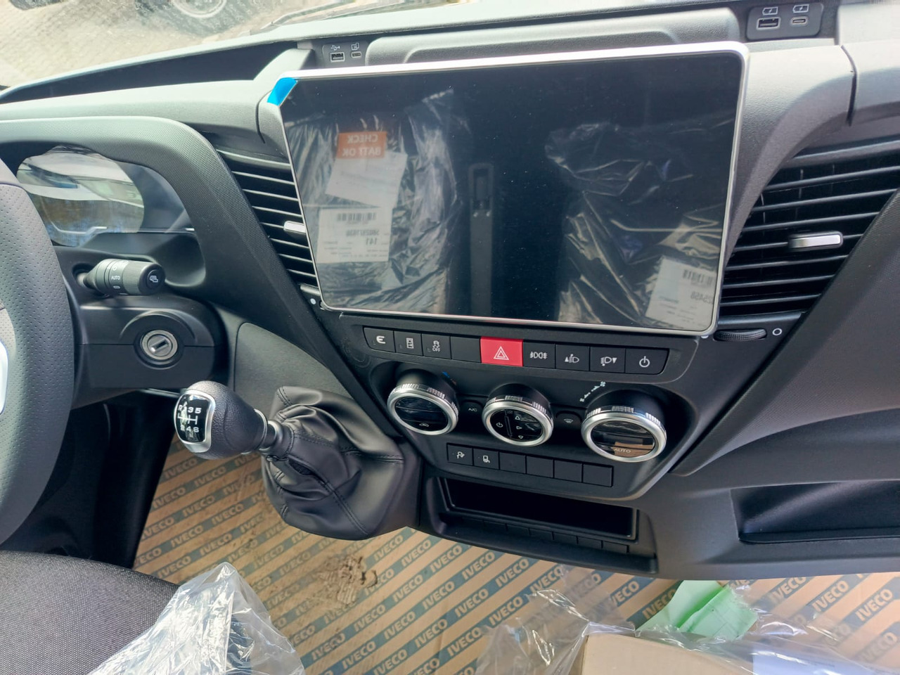 IVECO Daily 35 180 7-Sitzer - Mikrobuss, Meeskonnaauto: pilt 5 IVECO Daily 35 180 7-Sitzer - Mikrobuss, Meeskonnaauto: pilt 5