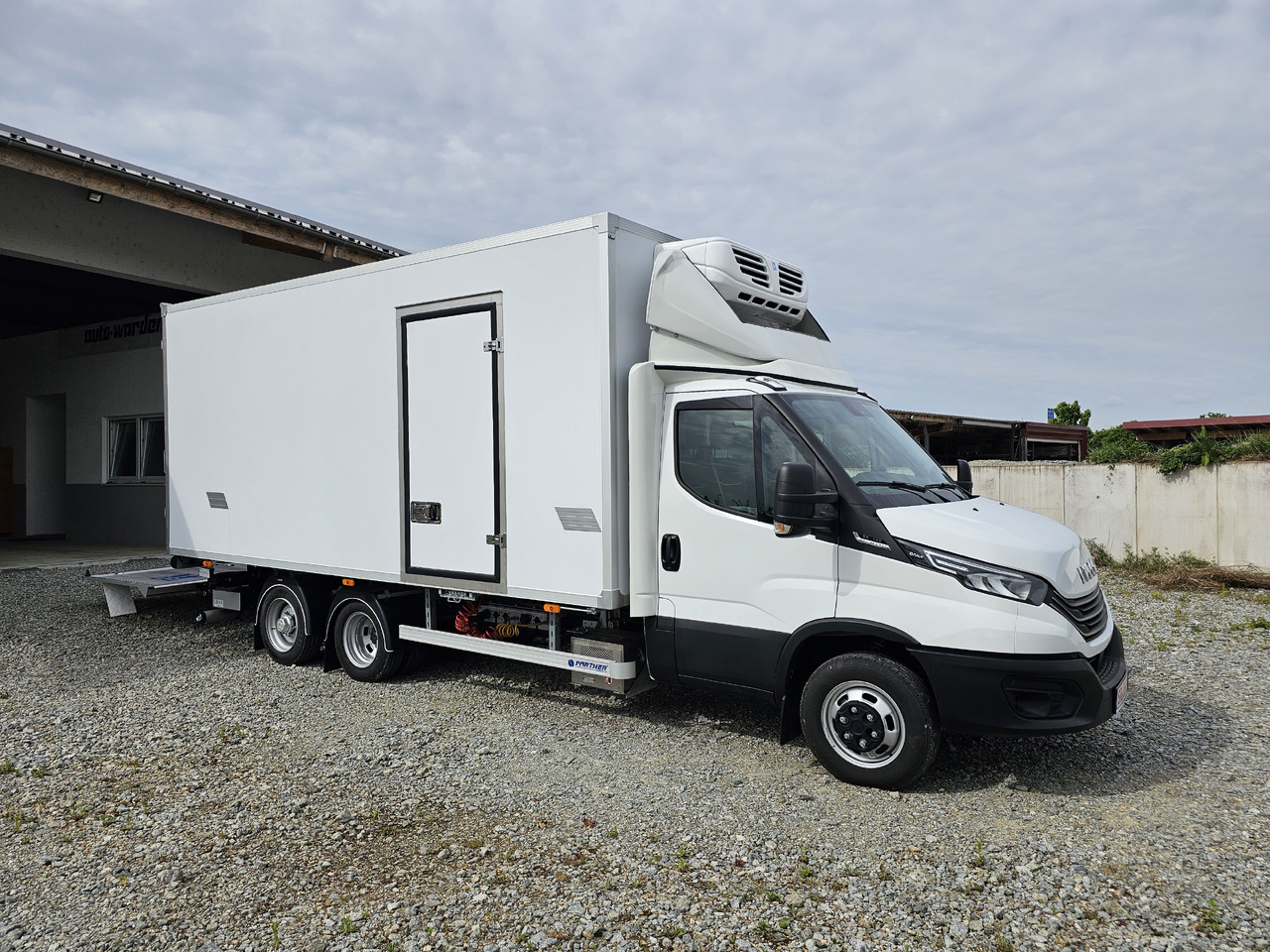 IVECO Daily BE-Truck 35S18H A8 180 PS Kühlkoffer 7.000kg Gesamtgewicht - Külmutiga veoauto: pilt 2 IVECO Daily BE-Truck 35S18H A8 180 PS Kühlkoffer 7.000kg Gesamtgewicht - Külmutiga veoauto: pilt 2