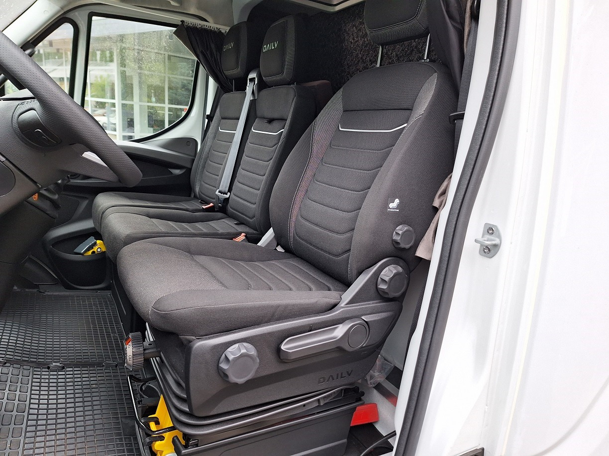 Iveco Daily 70C18A8 Backsleeper BÄR - Tent tarbesõiduk: pilt 3 Iveco Daily 70C18A8 Backsleeper BÄR - Tent tarbesõiduk: pilt 3