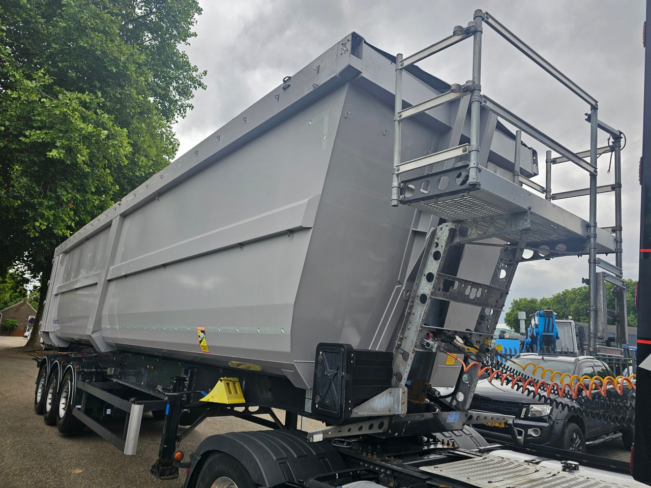 Schmitz SGF-S3 Scraptipper 55 M3 - Kallur-poolhaagis: pilt 3 Schmitz SGF-S3 Scraptipper 55 M3 - Kallur-poolhaagis: pilt 3