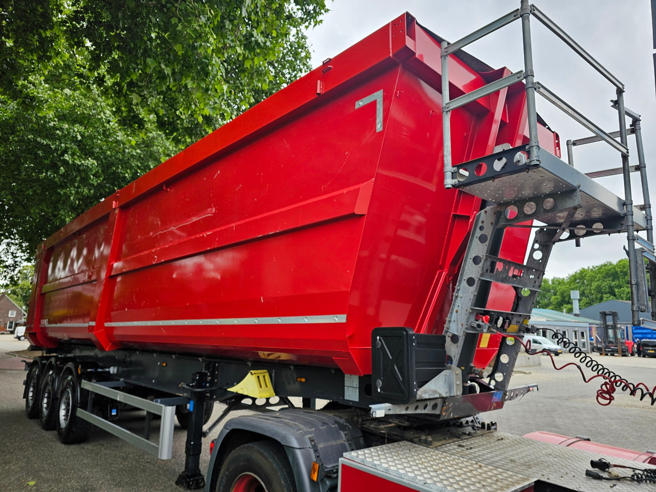 Schmitz SGF-S3 Scraptipper 55 M3 - Kallur-poolhaagis: pilt 3 Schmitz SGF-S3 Scraptipper 55 M3 - Kallur-poolhaagis: pilt 3