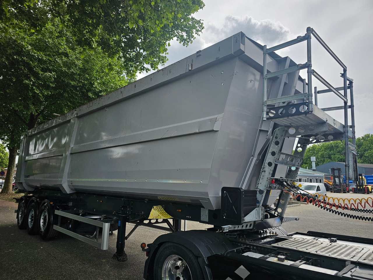 Schmitz SGF-S3 Scraptipper 55 M3 - Kallur-poolhaagis: pilt 3 Schmitz SGF-S3 Scraptipper 55 M3 - Kallur-poolhaagis: pilt 3